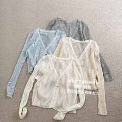 薄いニットのカーディガンの女性の長袖の夏の外は短いエアコンのシャツの日焼け止めの小さいショールの上着の女性のブラウスを掛けます。
