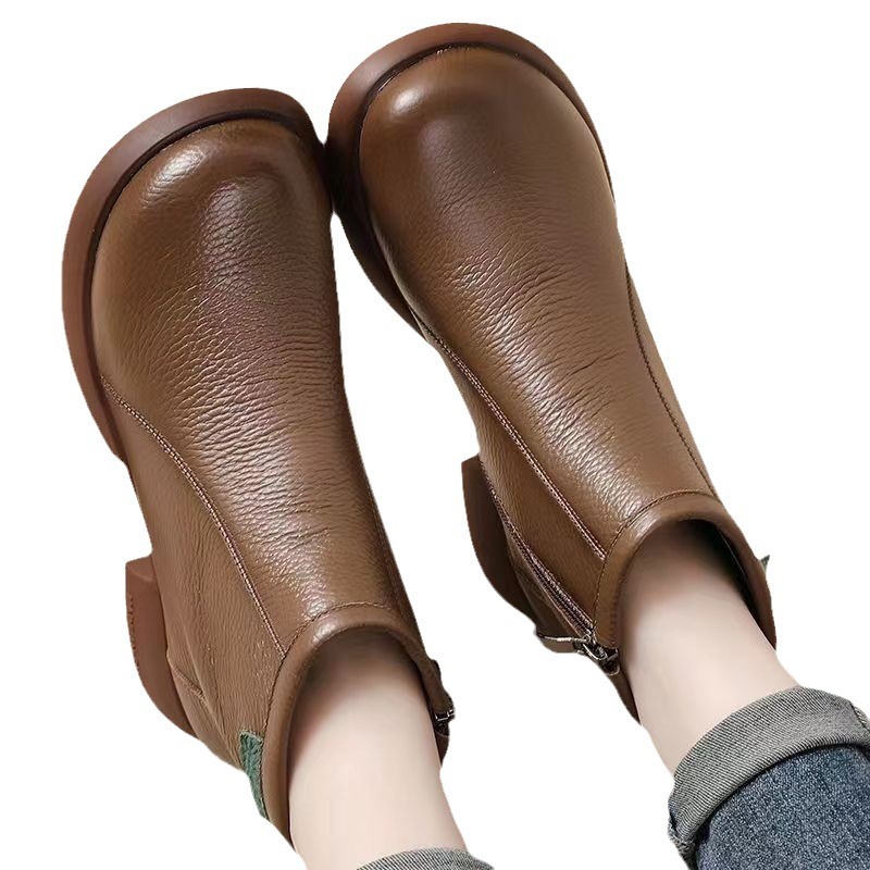 Botas de cuero suave de fondo suave de Martin para mujeres otoño y invierno 2024 nuevas botas de talón grueso de zapatos de madre antideslizantes y botas cálidas de lana