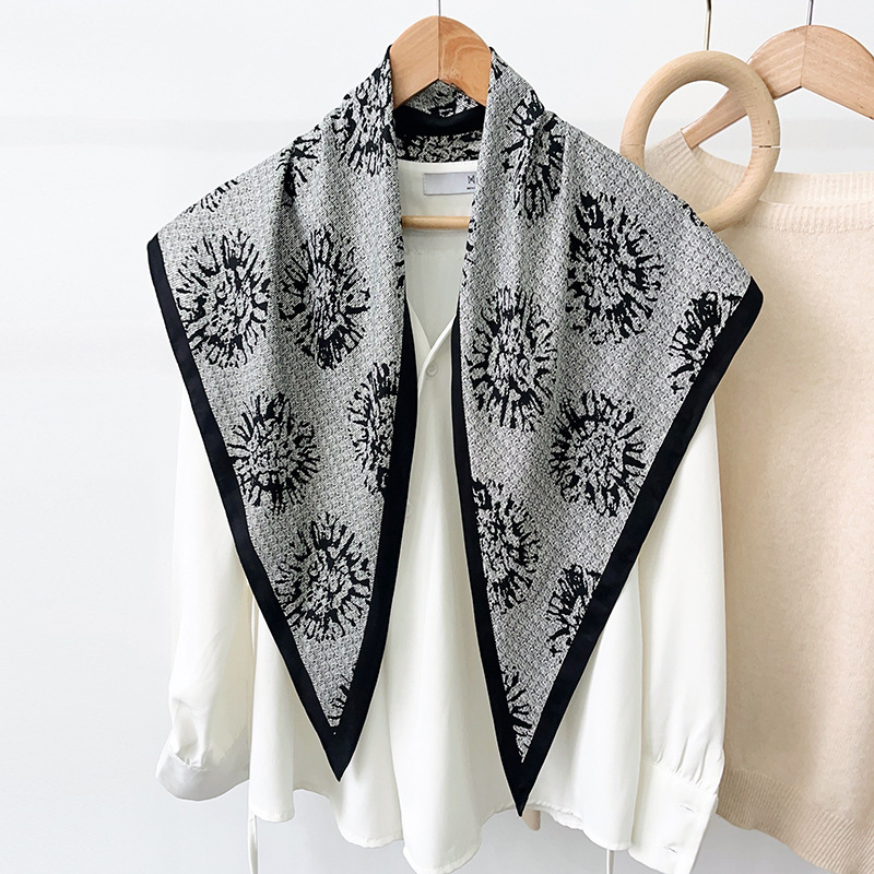 2025 nuevo estilo verano todo-fósforo cintura a juego camisa traje de mezclilla chal seda de sarga toalla triangular de moda fresca