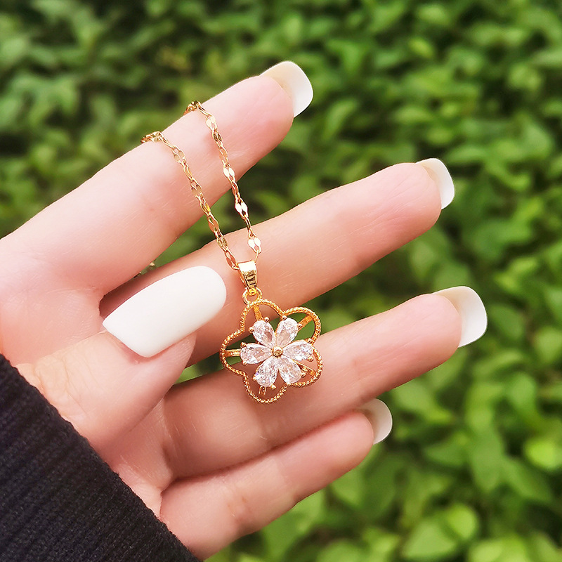 Fashion Flower Titanium Steel Inlay Zircon Pendant Necklace 1 Piece