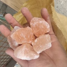 厂家批发喜马拉雅玫瑰盐岩块红盐沙盐块碎石岩盘浴3-5mm 红盐盐砖