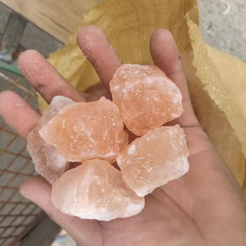 厂家批发喜马拉雅玫瑰盐岩块红盐沙盐块碎石岩盘浴3-5mm 红盐盐砖