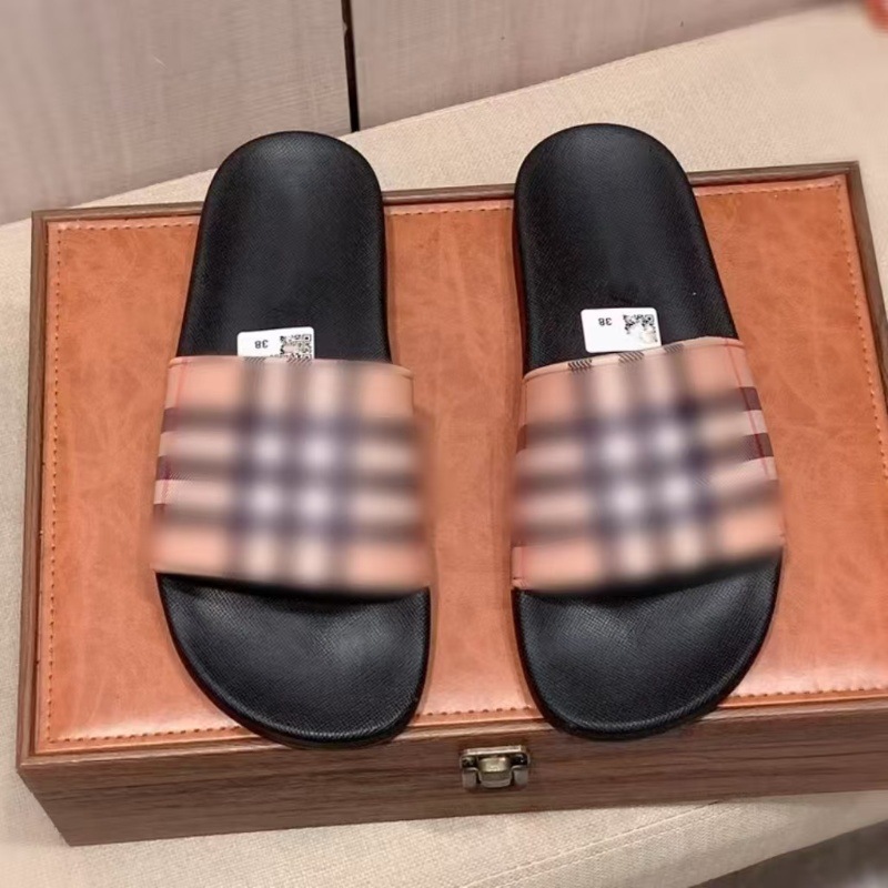 카키색 격자 무늬