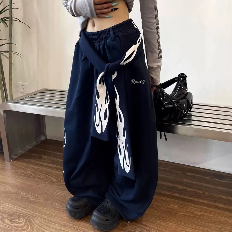 Retro American-Style White Flame Print Detachable Drawstring Scimitar Sweatpants Unisex Loose Jazz Dance Wide-Leg Pants Retro American-Style White Flame Print Detachable Drawstring Scimitar Sweatpants Unisex Loose Jazz Dance Wide-Leg Pants