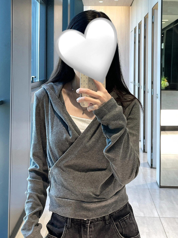 灰色连帽卫衣外套女初秋季2025新款小众设计感交叉打底衫针织上衣|undefined