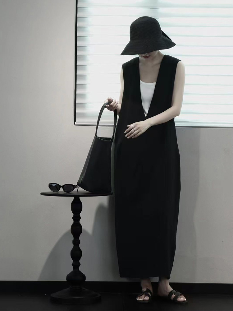 Váy liền vest không tay dáng suông midi màu đen cao cấp — màu đen, chi tiết 5