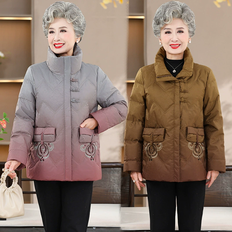 Пожилые пуховики бабушки зимние пальто 60 лет пожилая женщина
