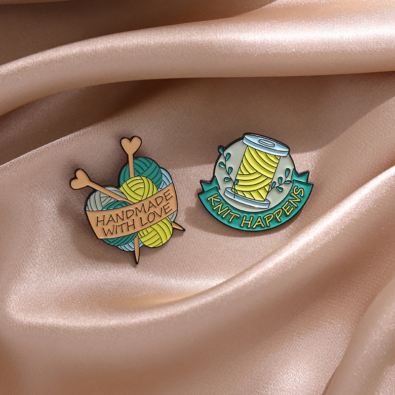 Casual Elegant Lady Pin Letter Cat Alloy Stoving Varnish Unisex Brooches display picture 3