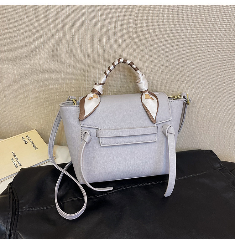 Bolso de moda y estilo occidental de moda bolso de mensajero de un solo hombro de diseño de nicho bolso cuadrado pequeño coreano de color sólido