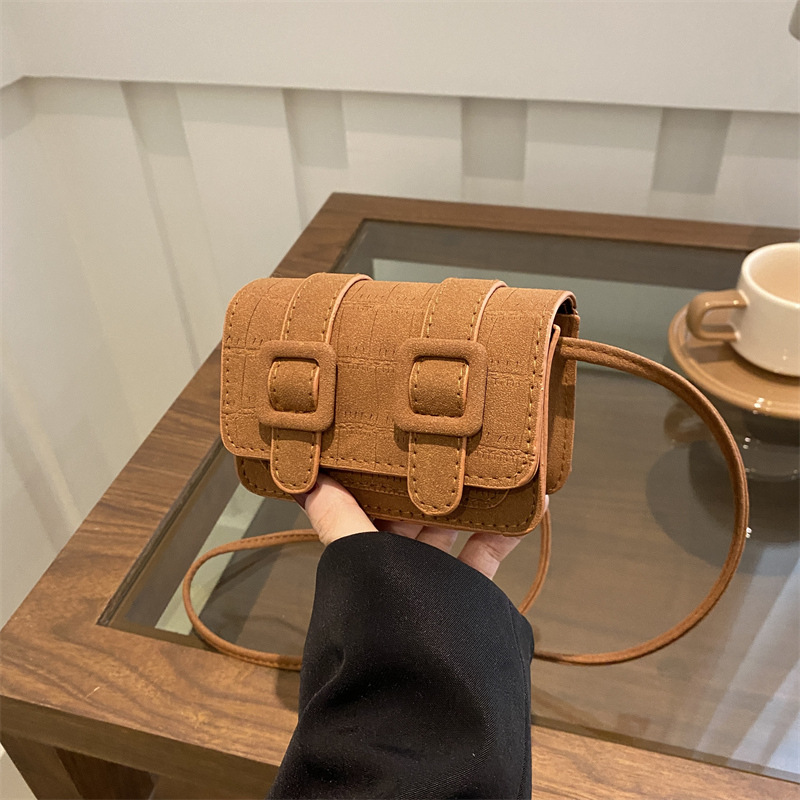 2024 otoño y invierno nuevo bolso pequeño hermoso bolso de mujer moda extranjera mujer hombro de nicho diseño bolso de mujer bolso pequeño