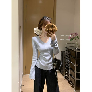 baby蓝v领松弛感软糯打底衫女春秋季喇叭袖修身内搭羊毛针织上衣