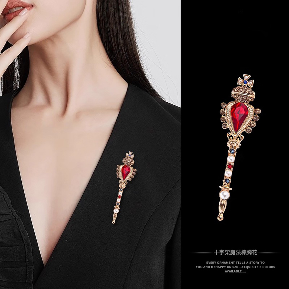Fashionable retro brooch