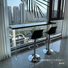 バーのアクリルレジャーの高い足のベランダは透明な実木のカウンターのテーブルを浮遊しています。
