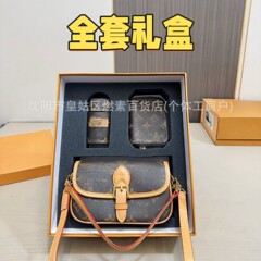 女性用バッグ 2025 新しいスタイルのレザーケースシリーズ大容量ファッショナブルで多用途なショルダークロスボディバッグ外出に不可欠