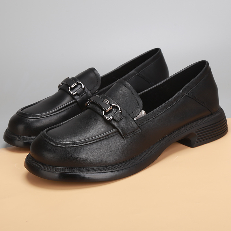 2025春季新款大码女鞋41一43加肥英伦乐福鞋中口舒适百搭大号单鞋