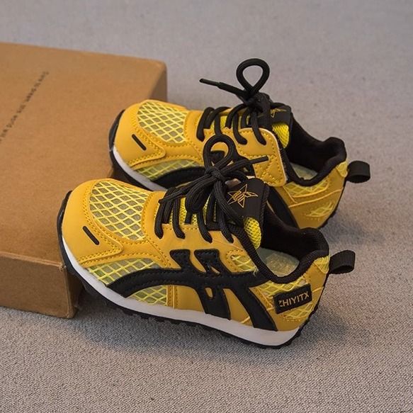 Zapatos infantiles de primavera y verano 2025, nuevos zapatos de entrenamiento antideslizantes casuales de red única para niños, zapatos deportivos cómodos para hombres y mujeres