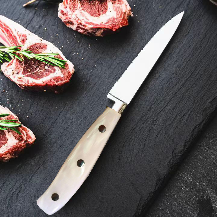 스테이크 나이프 펄 화이트 핸들