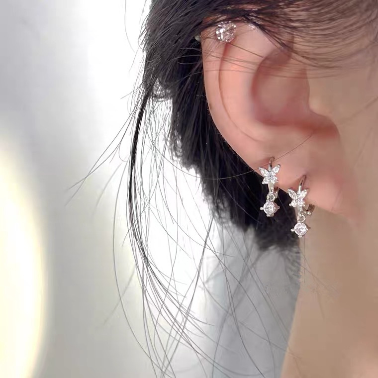 R159#闪亮蝴蝶耳扣