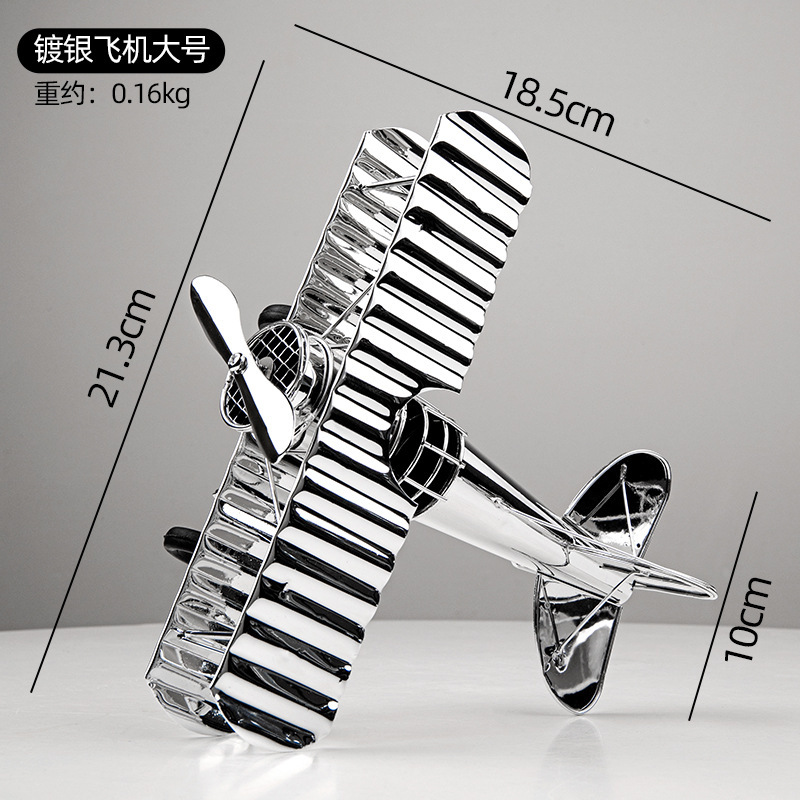 Fabricantes al por mayor de estilo europeo de lujo ligero galvanoplastia de plata adorno de modelo de avión personalidad creativa gabinete de vino entrada muebles para el hogar