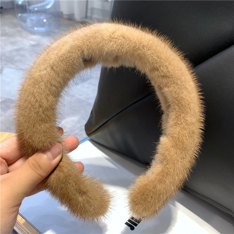 Women's Elegant Solid Color Plush Hair Band display picture 9