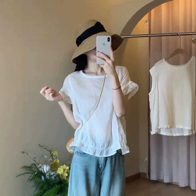 French-Style White Lace Patchwork Short-Sleeve Blouse for Women, Summer 2026, Chic and Fairy-Like Ruffled Top