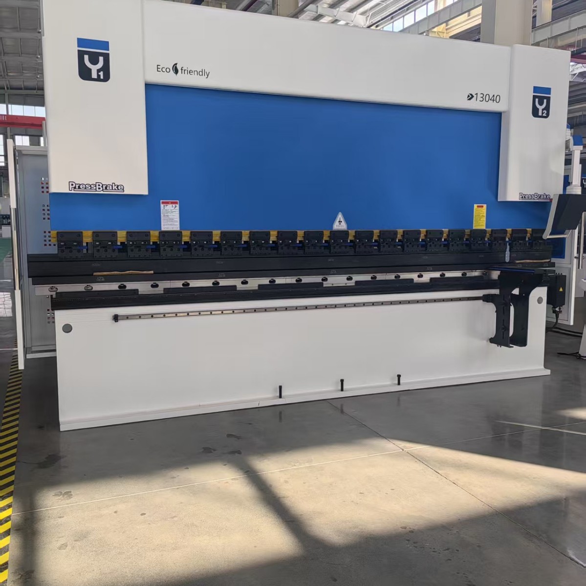 WC67K-400T/6000电液伺服数控折弯机  高精度多功能角度编程