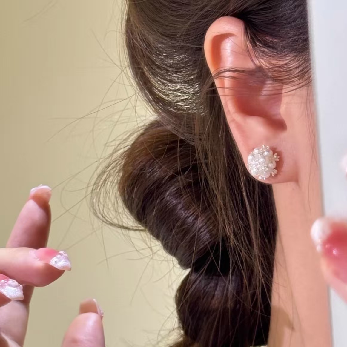 Nuevo micropartón de piedra hortenida flores perlas perlas nicho femenino diseño de alta sensación pendientes de moda joyas de orejas