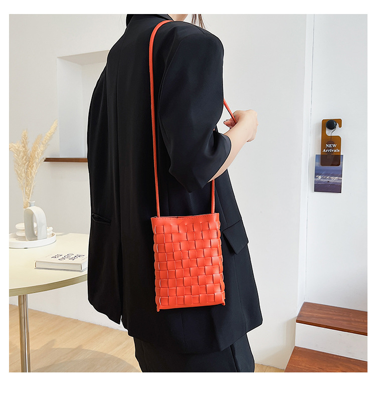 Women's Small Pu Leather Solid Color Fashion Square Magnetic Buckle Crossbody Bag display picture 7