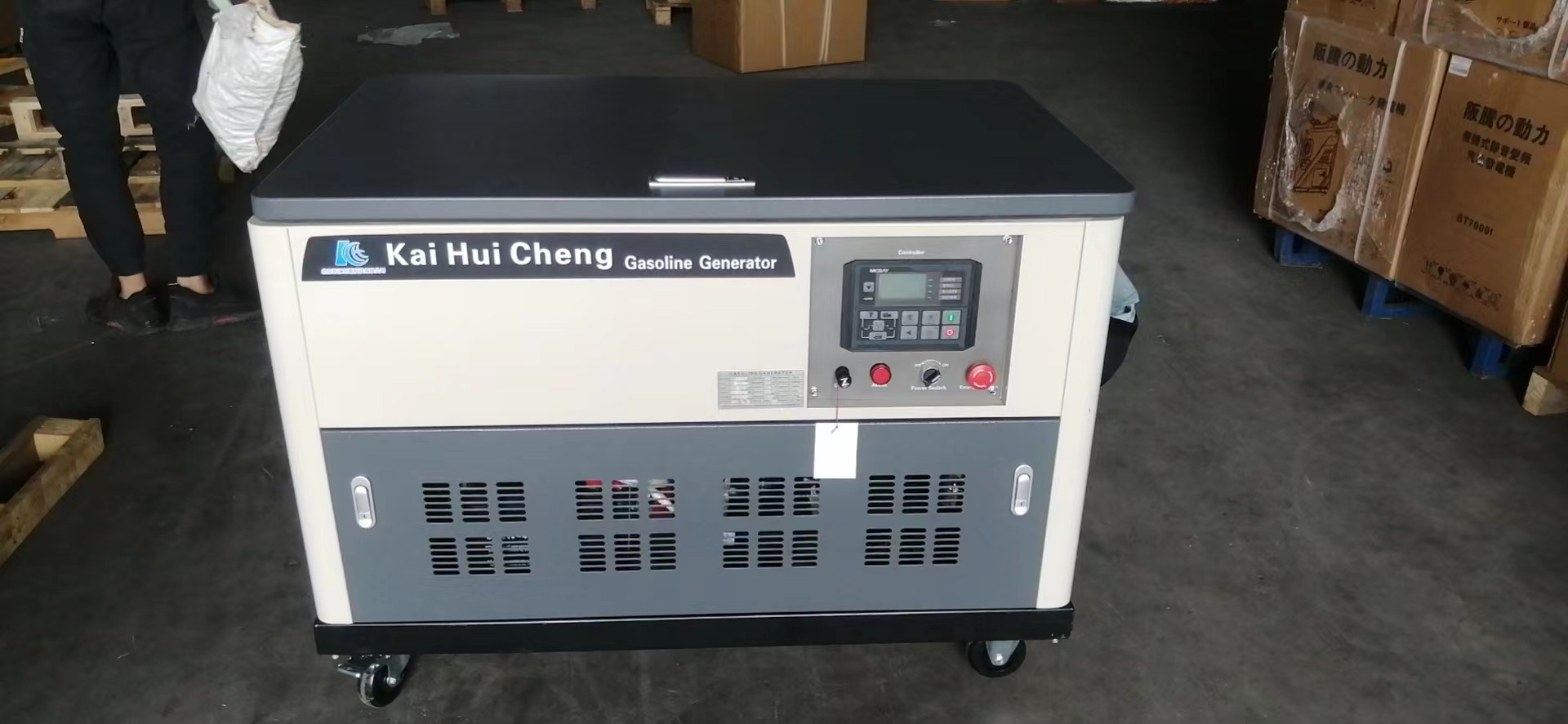 15KW凯汇成品牌400V四缸水冷静音汽油发电机组KH18000W