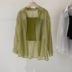 シルクの薄いシフォンの日焼け止めシャツの女性のサスペンダーのワンピースの外で夏の新型のシャツのコートの垂れ下がっている感じの上着を掛けます。