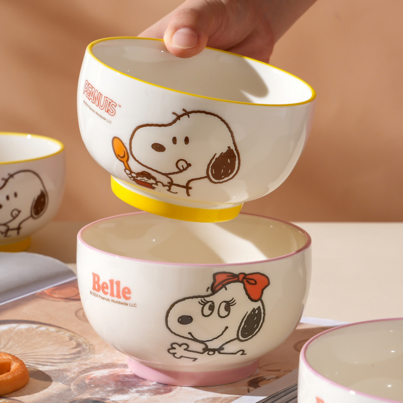 Snoopy auténtico cubiertos de cerámica tazón de arroz caja de regalo set encantador dibujos animados tazón doméstico de grado alimenticio al por mayor