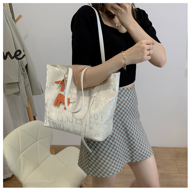 Wholesale Retro Letter Graffiti Large Capacity Shoulder Tote Bag Nihaojewelry display picture 79