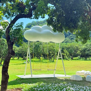 云朵秋千玻璃钢雕塑户外网红打卡景区游乐园草坪拍照景观装饰摆件