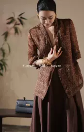 女式衬衫;连衣裙;时尚休闲套装