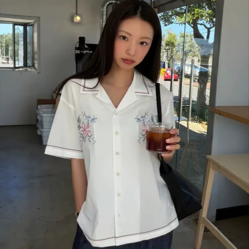 Now Available: H Pure Cotton Floral Embroidery Cuban Collar Shirt, 2026 Summer Korean Style Fresh Color-Blocking Loose Short-Sleeve Top Now Available: H Pure Cotton Floral Embroidery Cuban Collar Shirt, 2026 Summer Korean Style Fresh Color-Blocking Loose Short-Sleeve Top