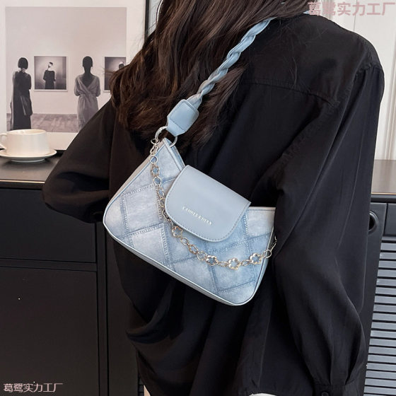 This year's popular small crowd bag women's summer 2023 new high-end texture messenger bag explosive one-shoulder underarm bag