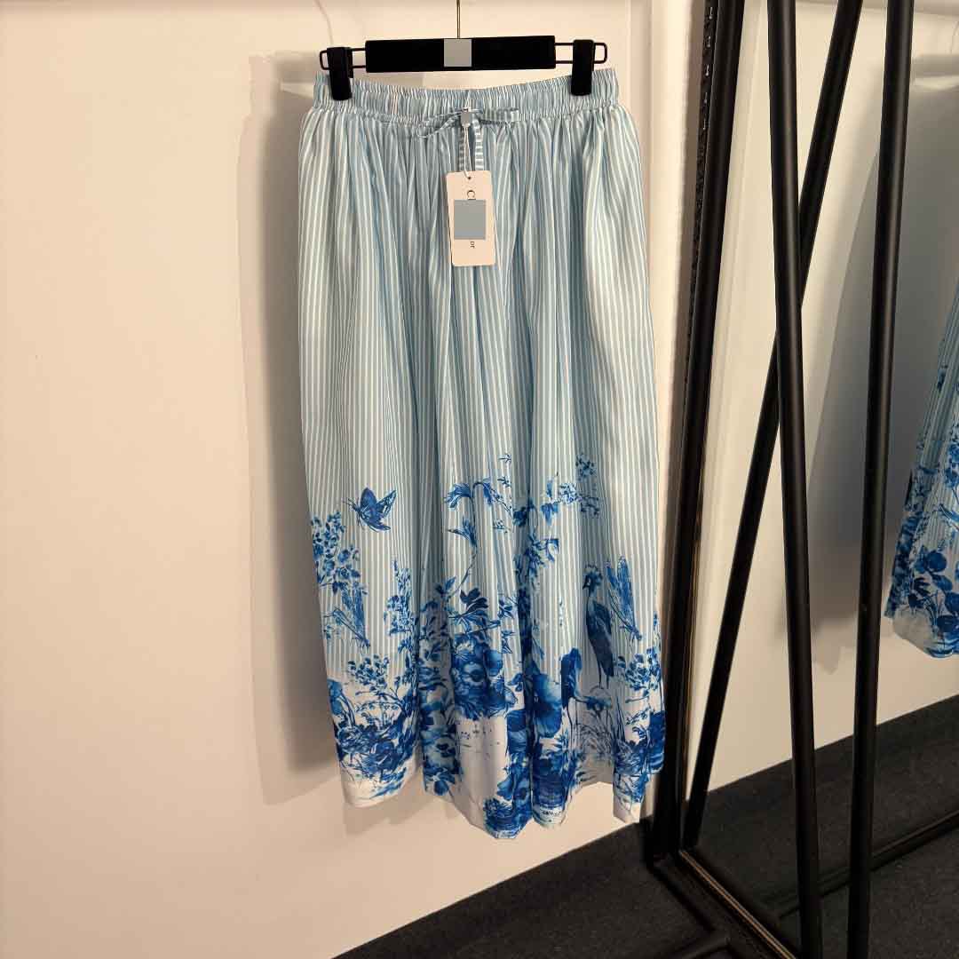 Hochwertiges, elegantes Outfit für den Außenhandel, schmal geschnitten, mit neuem floralen und vogelartigen Muster, vertikalen Streifen und elastischem Bund._voghion.com