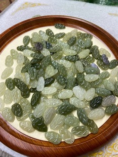 Factory direct natural Hetian jade leaf pendant leaf pendant overnight rich pendant inlaid pendant clavicle chain