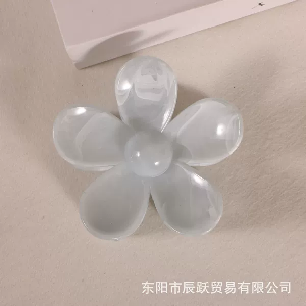 Will change color five-petal flower gray pattern