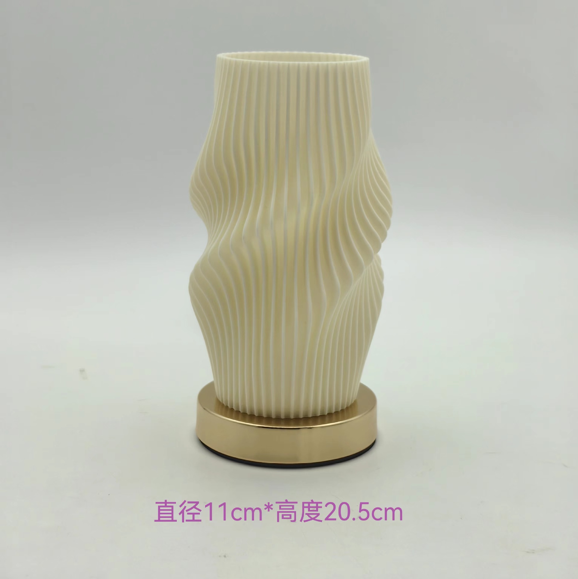 C de cuatro estrellas girando tamaño pequeño (Fondo de metal)