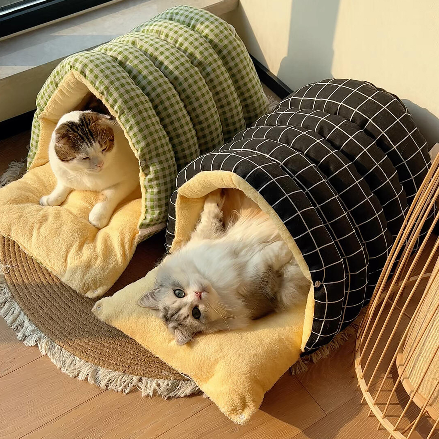Panier fermé pour animaux de compagnie (chats et chiens) - Chaleur et sécurité en hiver - Style grotte confortable - Idéal pour les petites races_voghion.com