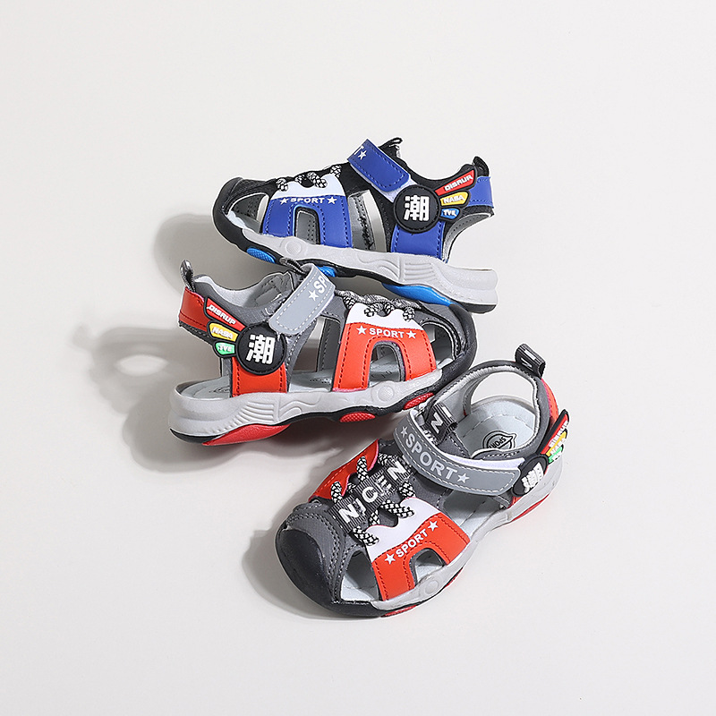 2023 verano cómodo en stock zapatos casuales de los niños zapatos de playa de los niños del bebé de moda estilo coreano zapatos del niño del bebé intermitente sandalias