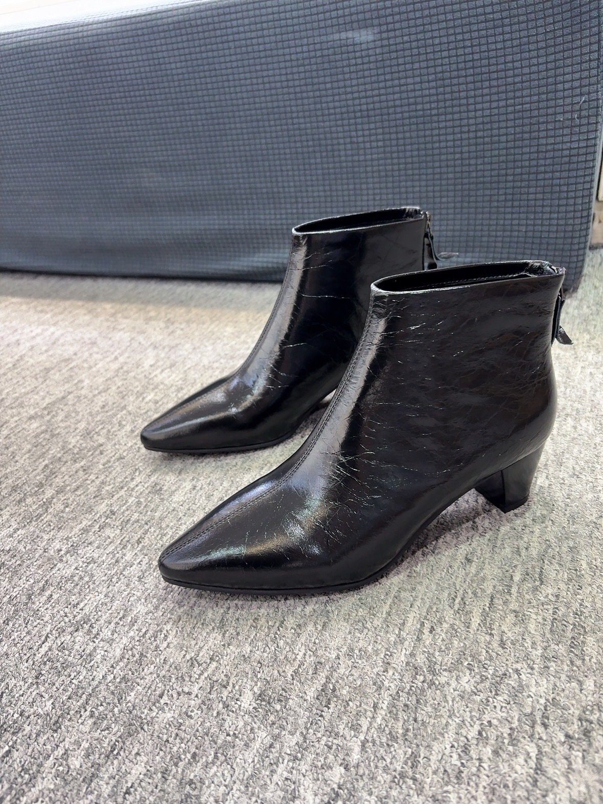 Boot nữ mũi nhọn da bò cao cấp gót vuông cổ thấp khóa kéo — Màu đen chi tiết 3