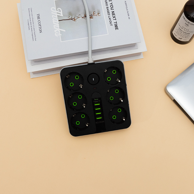 Q5204 # estilo europeo estándar europeo agujero 6 12 Jack Black Shell White Shell 4USB + 1 Tipo-C bolsa interruptor general