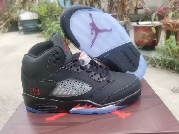 AJ5-Black Red Bull