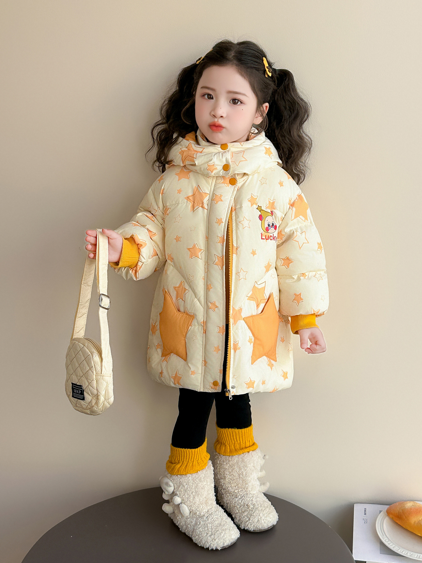 Chaqueta de plumón de niñas invierno 2025 nueva princesa bebé de caricatura ropa de invierno mediana y larga para niños chaqueta de camisa blanca