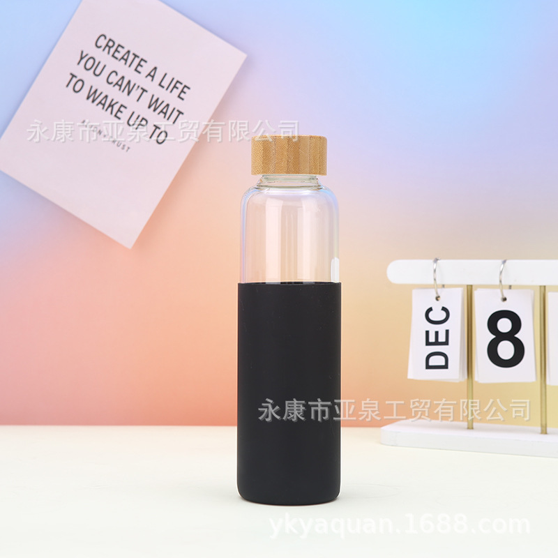 Fabricante suministro de copas de vidrio de alta borosilicina de bambú cubierta de vidrio de automóvil doméstico taza de bebida directa con cubierta de silicona taza de regalo al por mayor