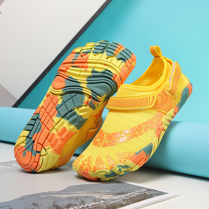 Nuevos zapatos de playa para niños al aire libre transfronterizos, zapatos de vadeo de cinco dedos, zapatos de buceo, zapatos de natación antideslizantes gruesos