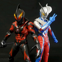 究極輝くサイロウルトラマン玩具超可動フィギュア関節可動ゴールデンサイロブレゼベリア