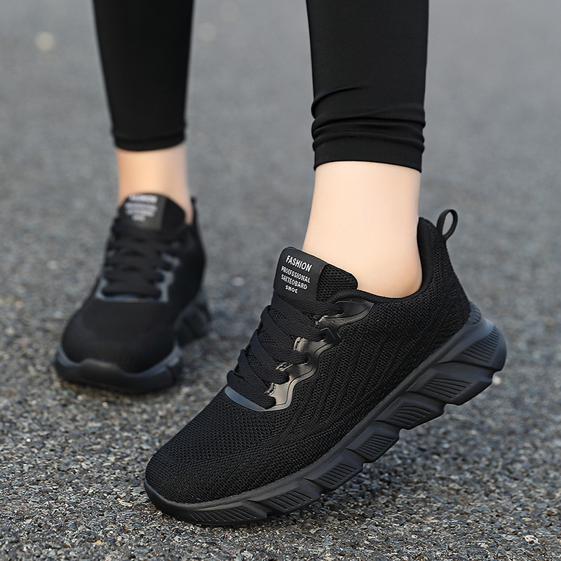 Non-Slip Kitchen Work Shoes for Women, All Black Sports Shoes, Large Size, Lightweight, Soft Sole, Casual Shoes That Will Not Tire Your Feet after Standing for a Long Time Non-Slip Kitchen Work Shoes for Women, All Black Sports Shoes, Large Size, Lightweight, Soft Sole, Casual Shoes That Will Not Tire Your Feet after Standing for a Long Time